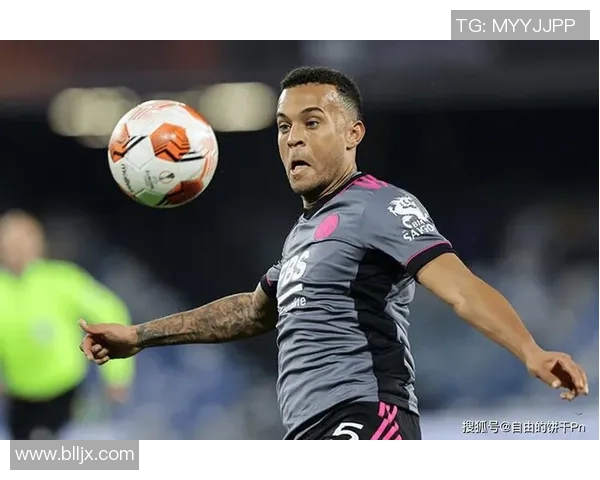 阳光下的足球女星展现魅力与实力的完美结合